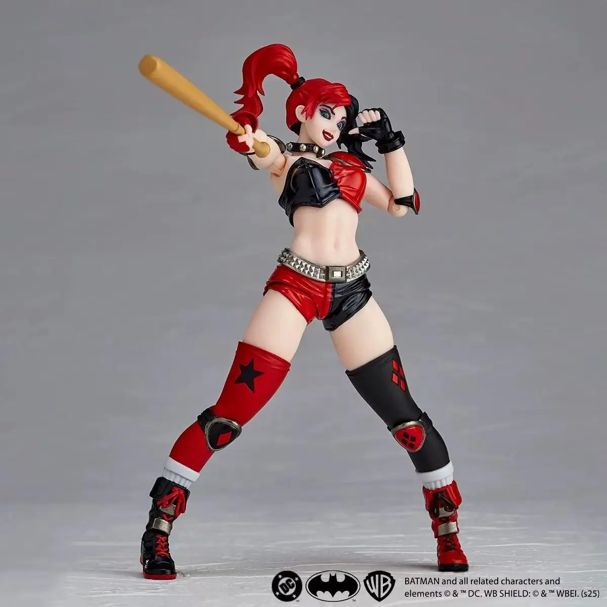 تقنية عجلة Kaiyodo Harley Quinn باللونين الأسود والأحمر Harley Quinn DC Comics Venue Limited Edition #2