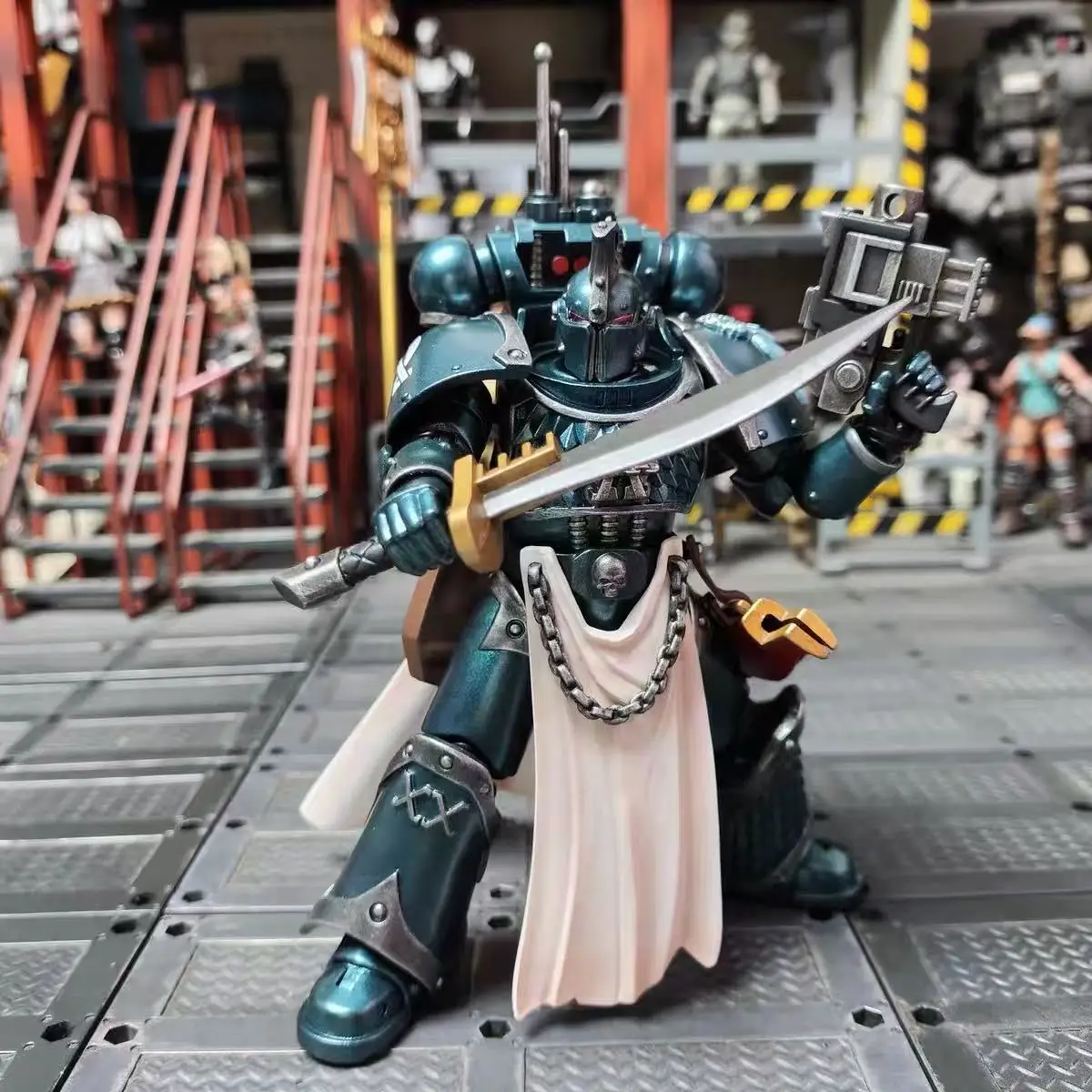 

В наличии: JOYTOY Warhammer 40K Alpha Legion Harrowmaster Armillus Dynat Legion Praetor с мощным мечом, фигурка 1/18