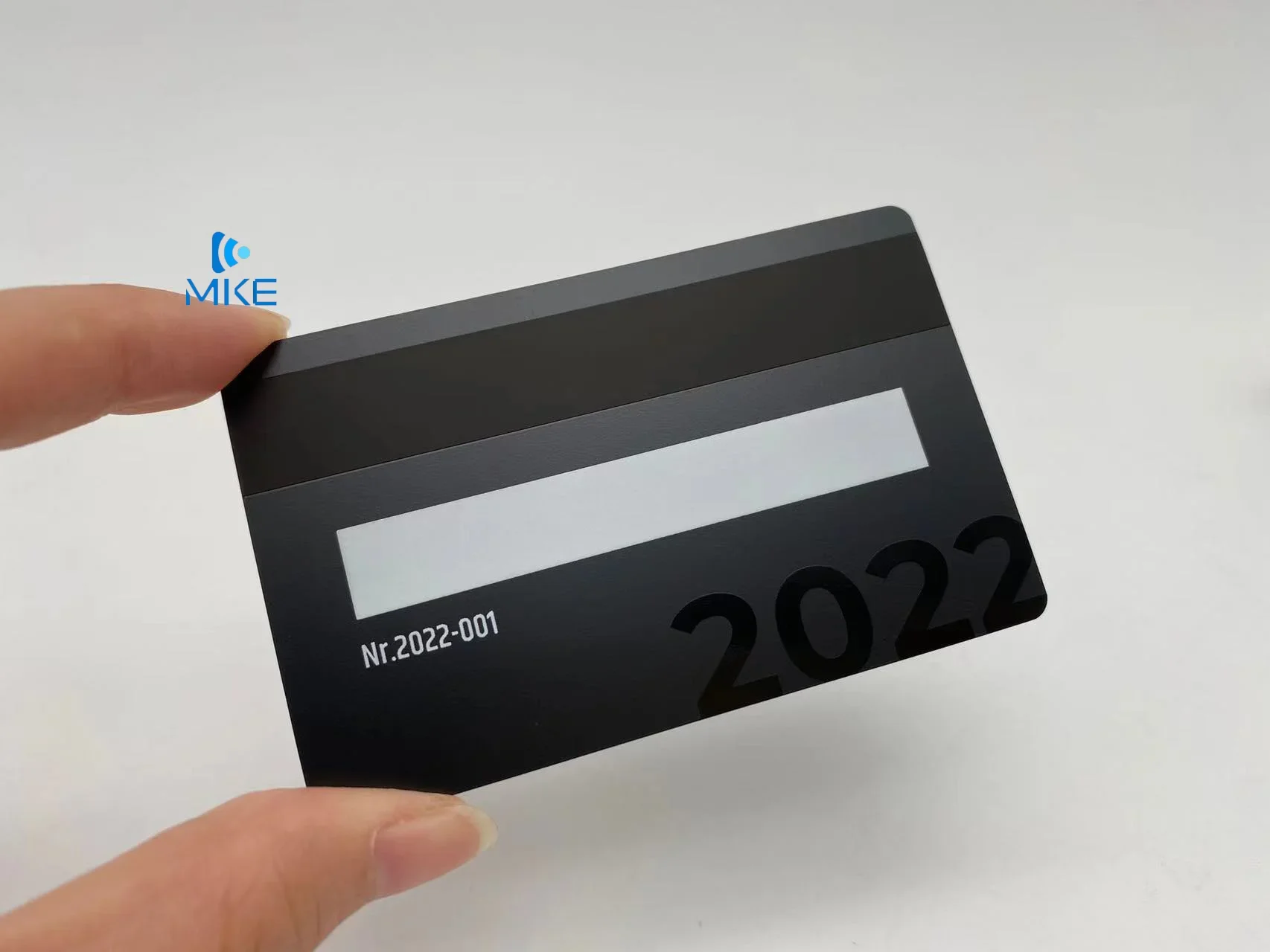 Recorte de tarjetas de metal de oro rosa cepillado