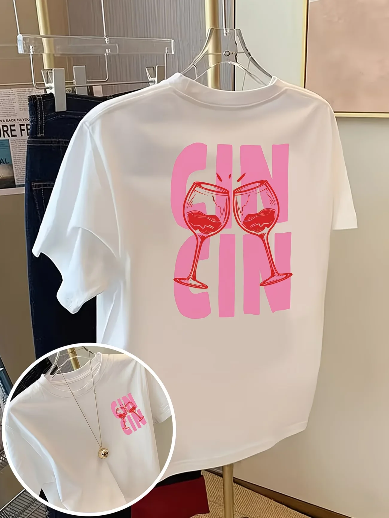 Lustiges Weinliebhaber-Grafik-T-Shirt für Damen, „Cheers Cin Cin“-Print, Sommer-Kurzarm-Party-Top, lockere Passform, ästhetische Damenkleidung – Detail 3