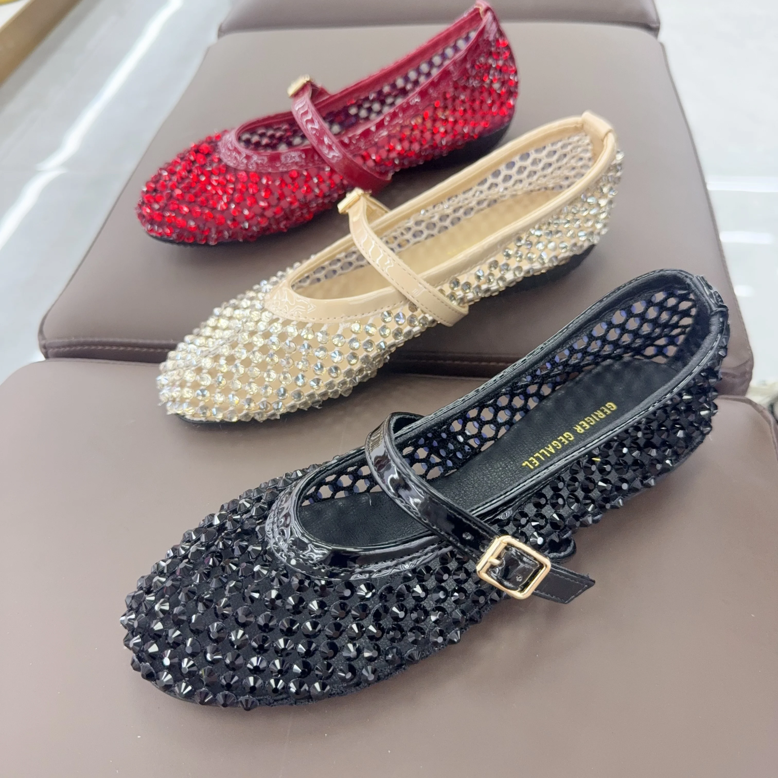 Zapatos planos de fiesta de verano con diseño hueco avanzado y cristales hotfix brillantes: un regalo perfecto para el día de San Valentín