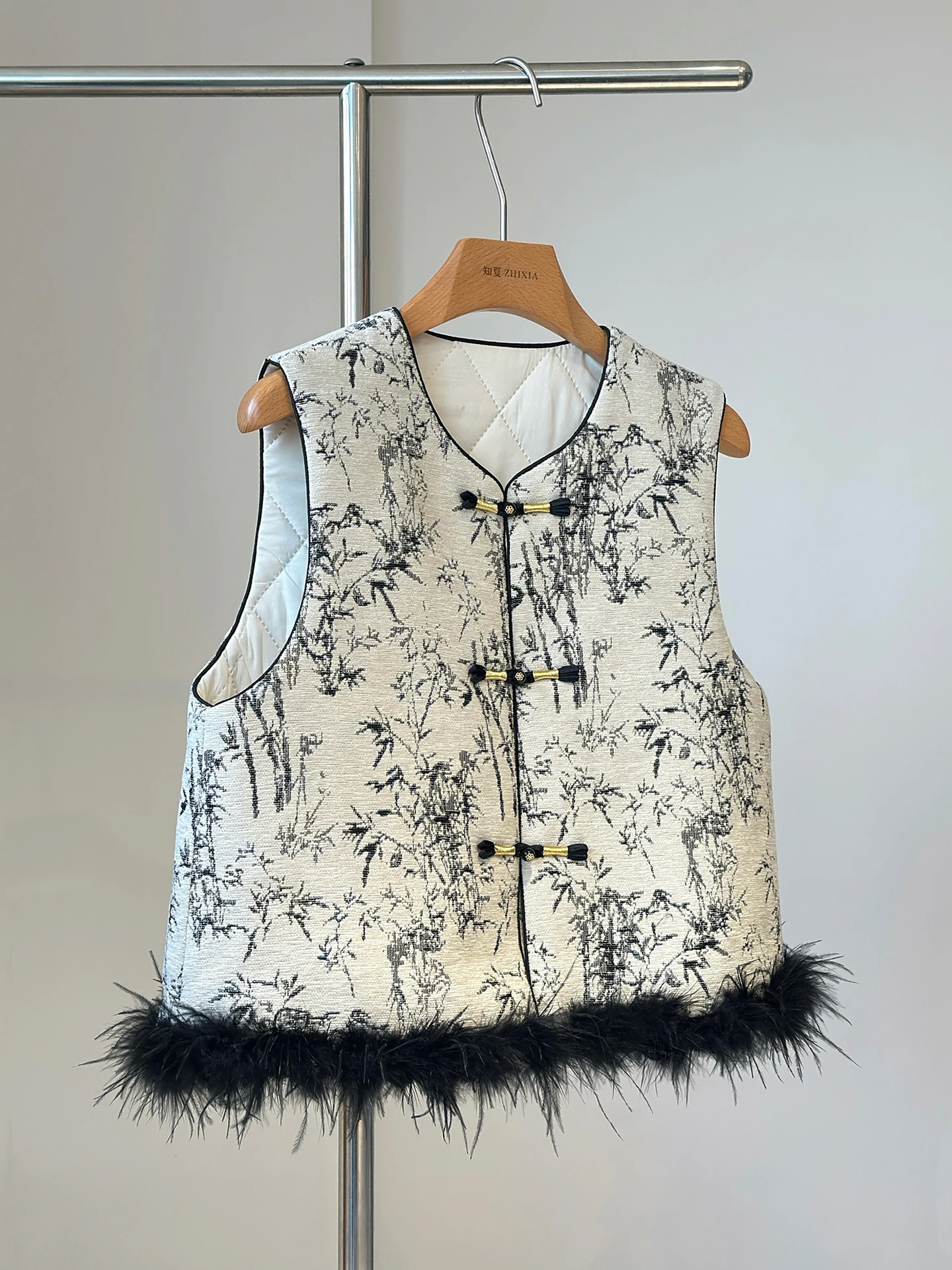 High-End Ink Painting Western Style New Chinese Vest Quilted round Neck Outerwear White National