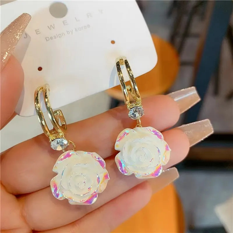 Trendy Neue Weiße Hängende Ohrringe für Frauen Transluzente Acryl Blume Baumeln Ohrringe Strass Imitation Perle Ohr Schmuck – Detail 10