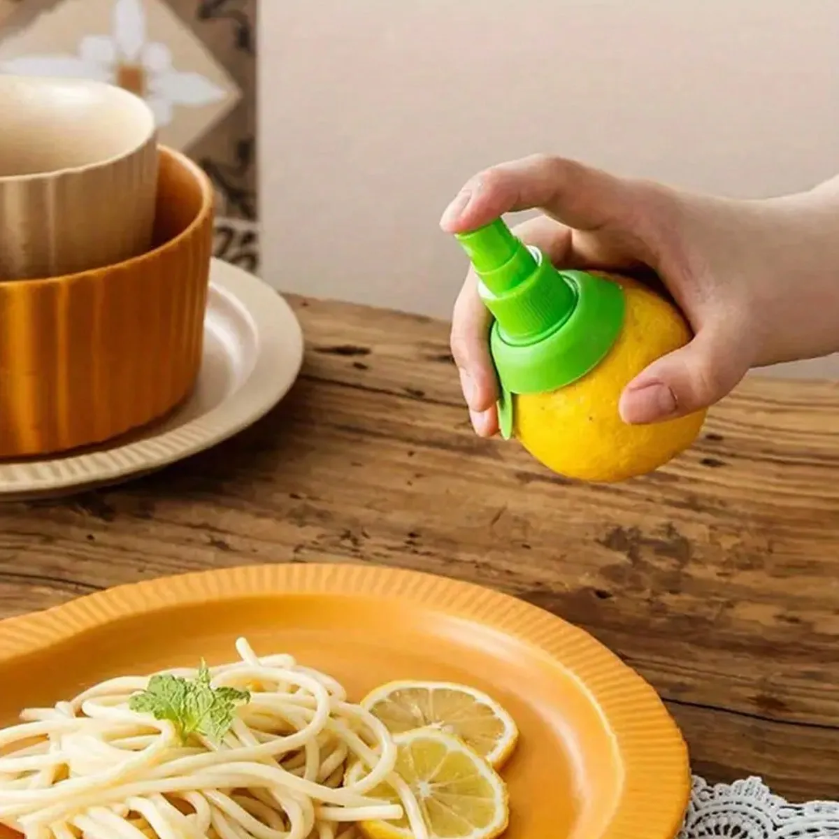 1pc, Mini Lemon Juice Squeezer, Simple And Convenient Juice Tool, Convenient Easy Manual Juice Sprayer, Kitchen Gadget