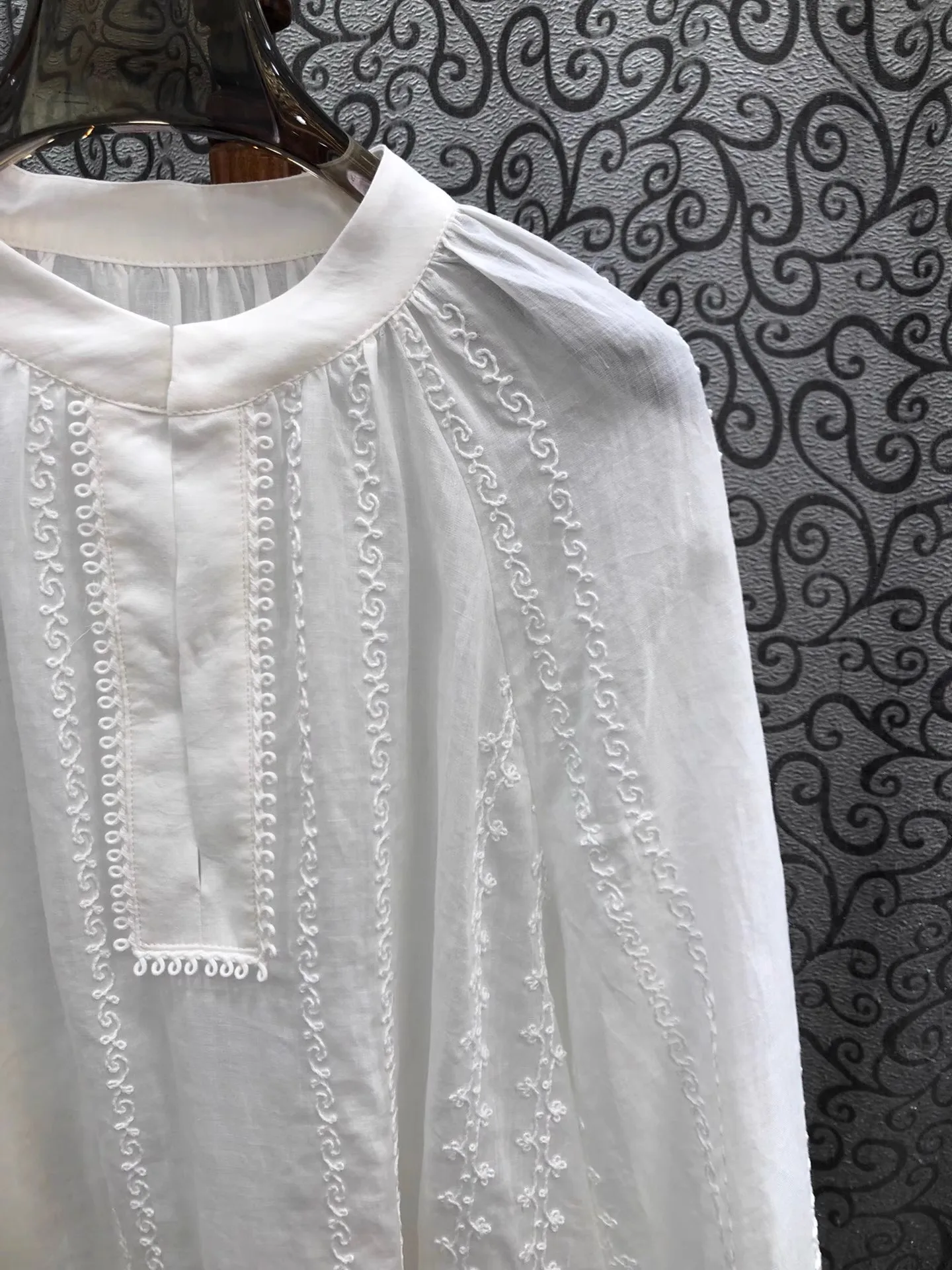 Camicette Ramie al 100% Camicie 2025 Autunno Designer Moda Donna Allover Appliques Ricamo Modelli di fiori Camicia ampia con maniche svasate