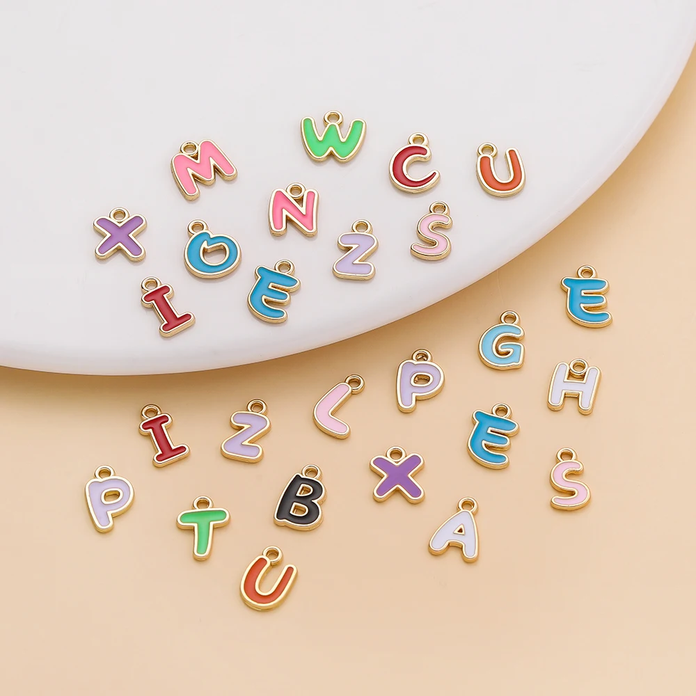 50/100개 A-Z 알파벳 에나멜 참 장식품 다채로운 금속 문자 펜던트 DIY 쥬얼리 제작 귀걸이 팔찌 목걸이 액세서리
