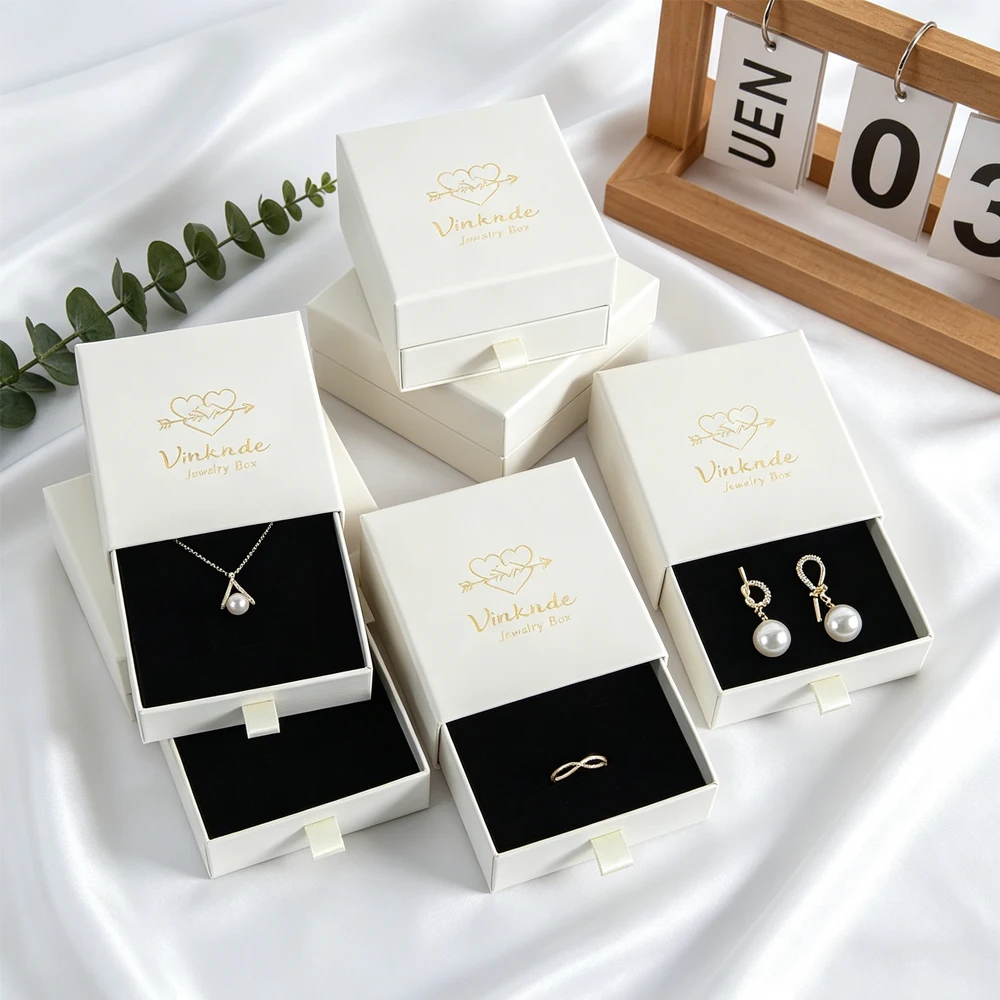 

Custom Logo Cardboard Slide Drawer Box Jewelry Packaging Boxes for Necklace Rings Earrings Brooch Perfume Oil Wedding Gift Dust
