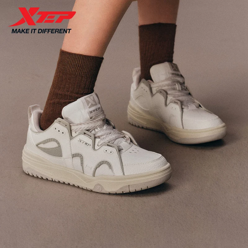 Xtep Scarpe da skateboard per donna 2024 Estate Accogliente Fuzz Scarpe da skate Street Trekking Tempo libero Scarpe da ginnastica comode 876218310024