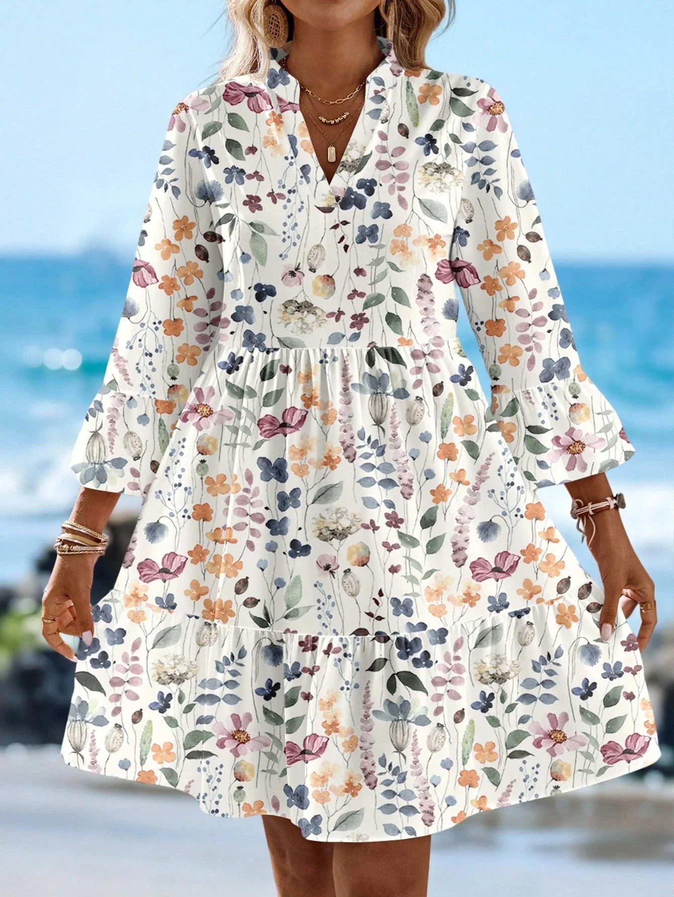 

Платье миди с цветочным принтом, V-образным вырезом, многоярусной юбкой с рюшами и рукавами-колокол для весенне-летнего пляжного отдыха