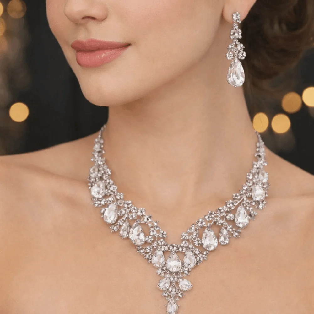 conjunto-de-joias-de-strass-brilhante-e-luxuoso-colar-e-brincos-de-cristal-para-noivas-e-ocasioes-formais