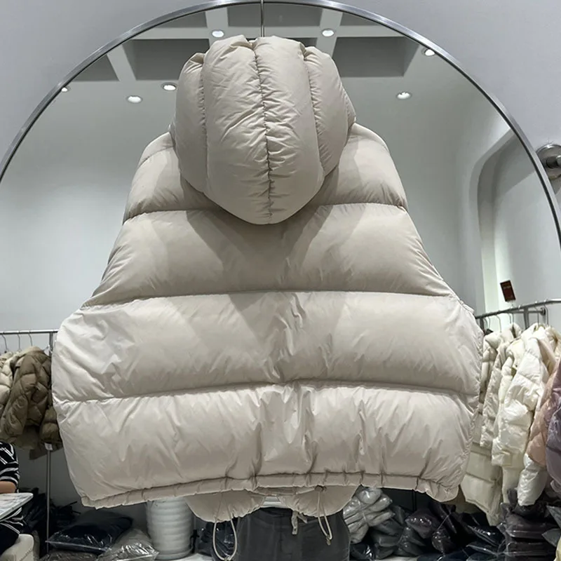 2023 Winter neue ultra kurze Daunen mantel Frauen Blütenknospe Kapuze verdickt lose leichte flauschige 90 weiße Ente Daunen mantel Flut