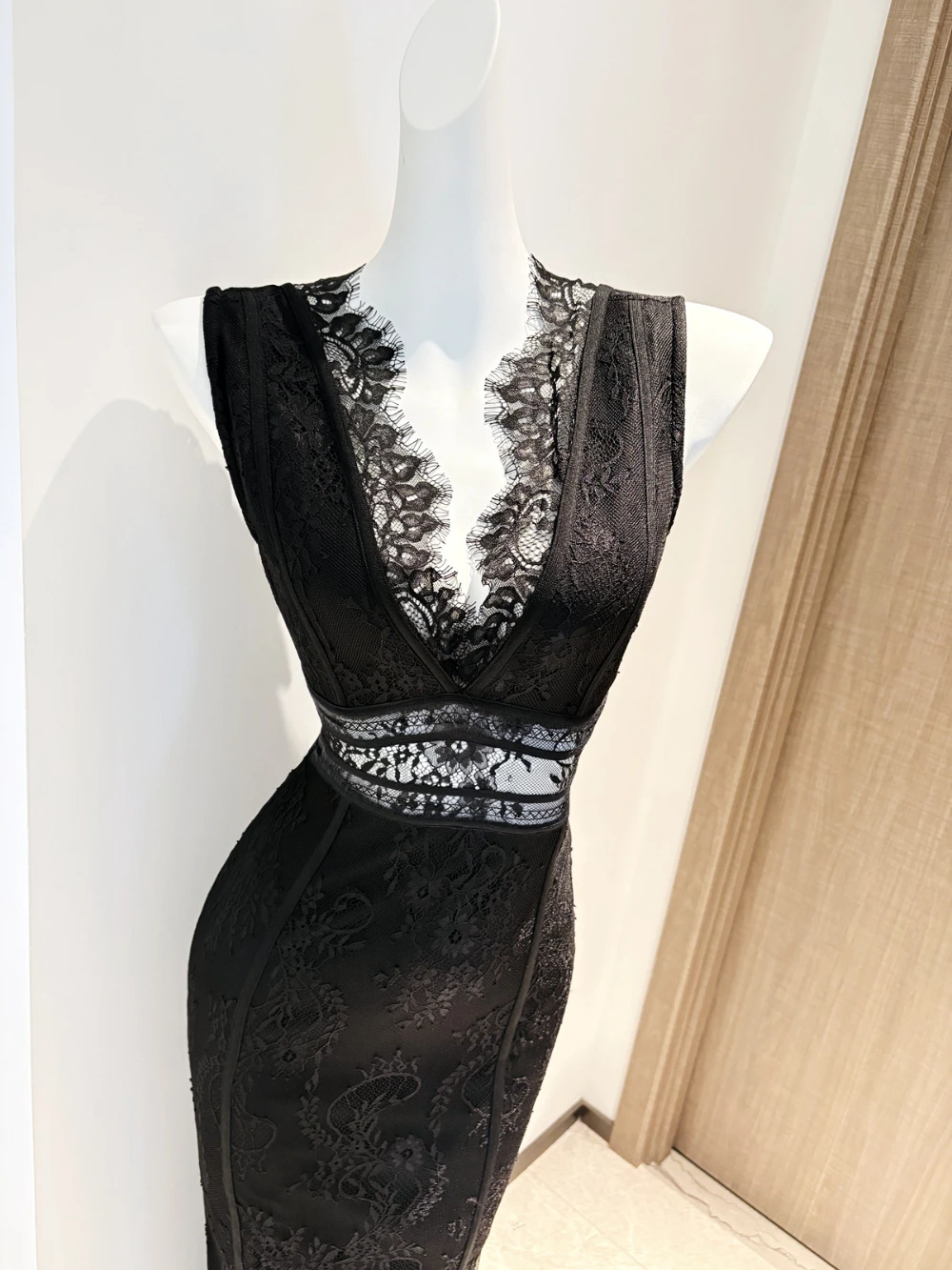 Sexy Deep V Neck Lace Cut out Long Dress Women Black Sleeveless Backless See Through Bodycon Prom Dresses Evening Party Gowns