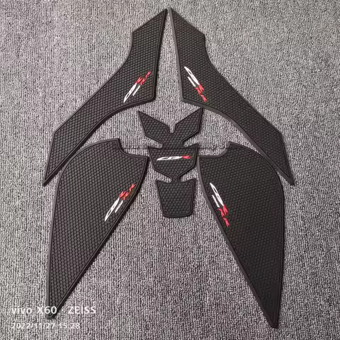 Motorcycle Non-Slip Side Fuel Tank Stickers, Waterproof Pad, Rubber Sticker for Honda CBR1000RR-R Fireblade SP 2020 2021 2022-
