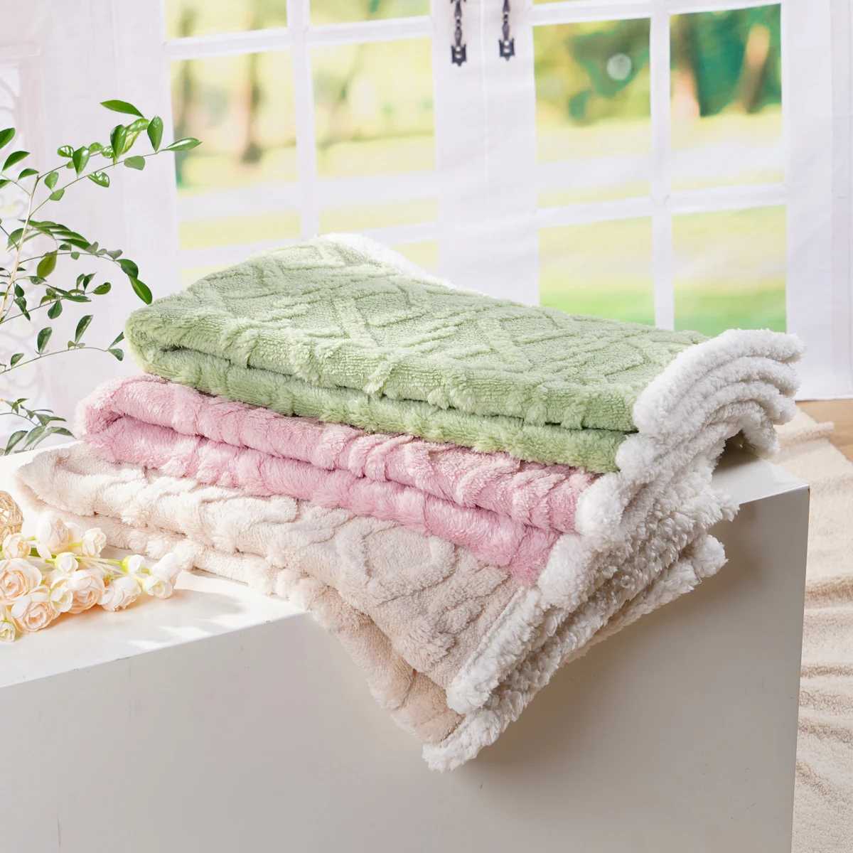 

Fluffy Baby Blanket for Boys Girls Soft Warm Baby Receiving Blankets Nursery Bed Blanket 95*68CM