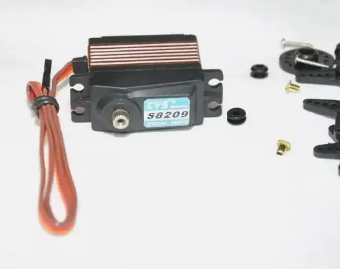 CYS S8209 0,08 sec/60 °   Servomoteur numérique à engrenages métalliques ultra-rapide de 8 kg pour voiture de drift 1:12 / 1:10 et avion sur route