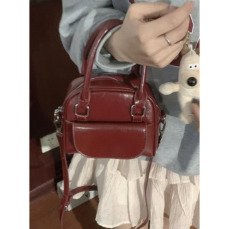 حقيبة يد نسائية حمراء 2023 حقيبة مربعة صغيرة جديدة على الموضة حقيبة كتف واحدة متعددة الاستخدامات حقيبة كروس حقيبة زفاف مصنوعة...