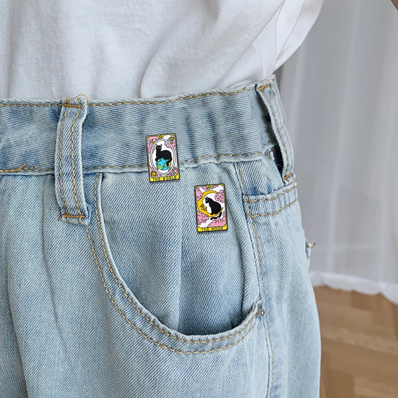 4Pcs Creative Tarot Card Cat Collection Enamel Pins Set The Moon The Lovers The World  Ace Of Paw Kitten Pattern Pet Brooches