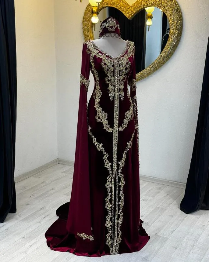 Hunter Green Velvet Arabic Caftan Prom Formal Dresses with Cape Sleeve Gold Applique Luxury Caftan Marocain Evening Occasion Gow