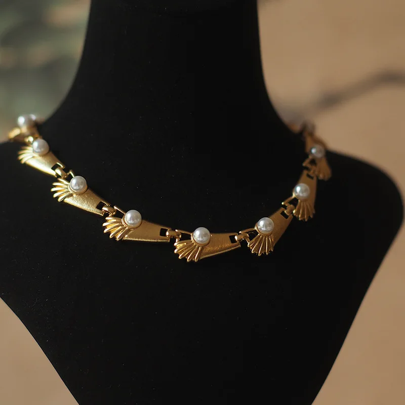 2025 New Western-Style Retro-Inspired Pearl Simulant Niche Artisan Necklace - Vintage-Look Crafted Jewelry