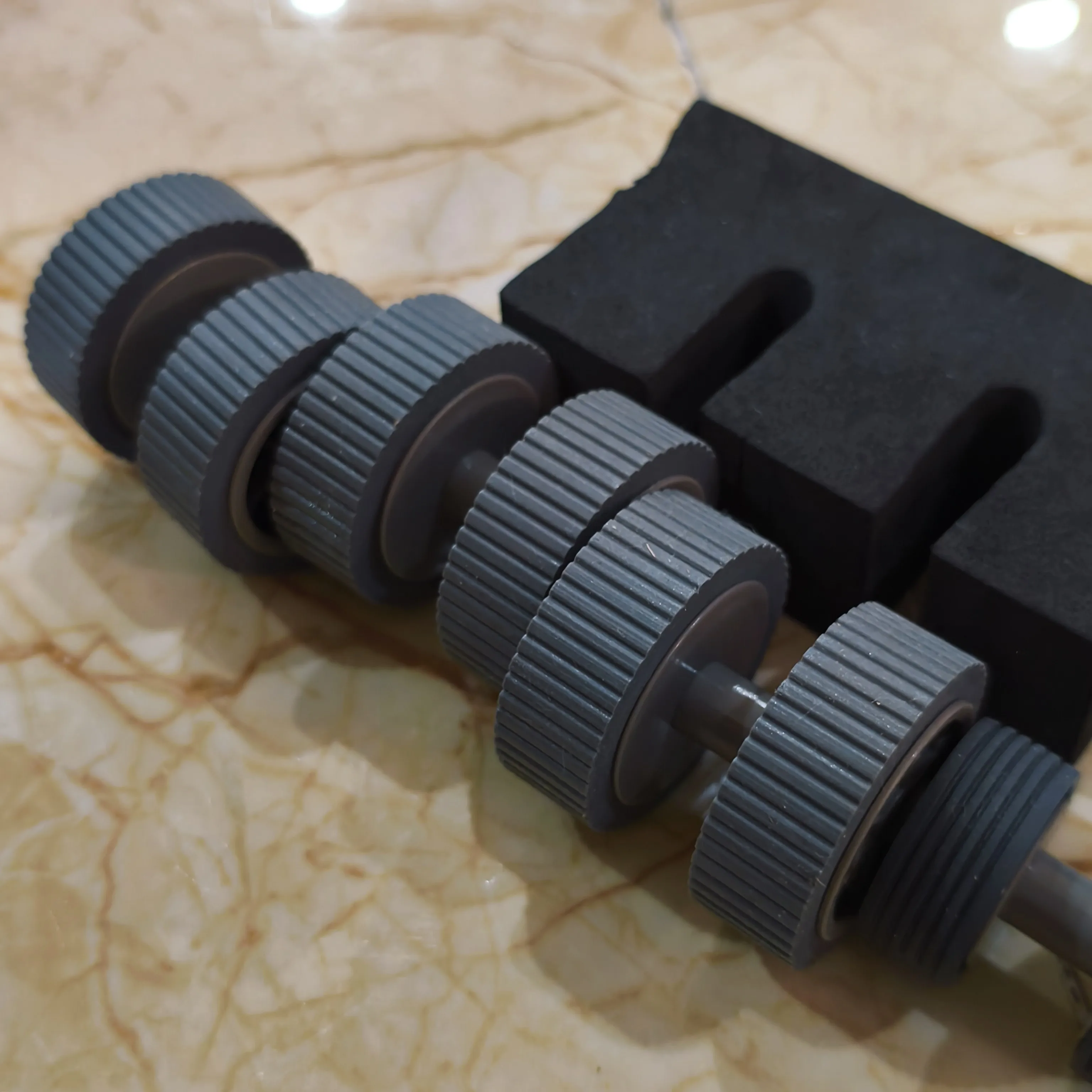 

1X PA03540-0001 PA03540-0002 Тормозной ролик для Fujitsu fi-6130 fi-6140 fi-6230 fi-6240 Fi-6125 Fi-6225 IX500