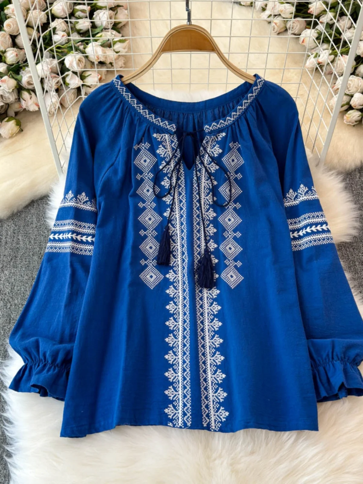 

Ретро-этнический топ с вышивкой, круглым вырезом и рукавами-фонариками, женский, свободного кроя, с эффектом стройности, уникальный, привлекательный, в корейском стиле