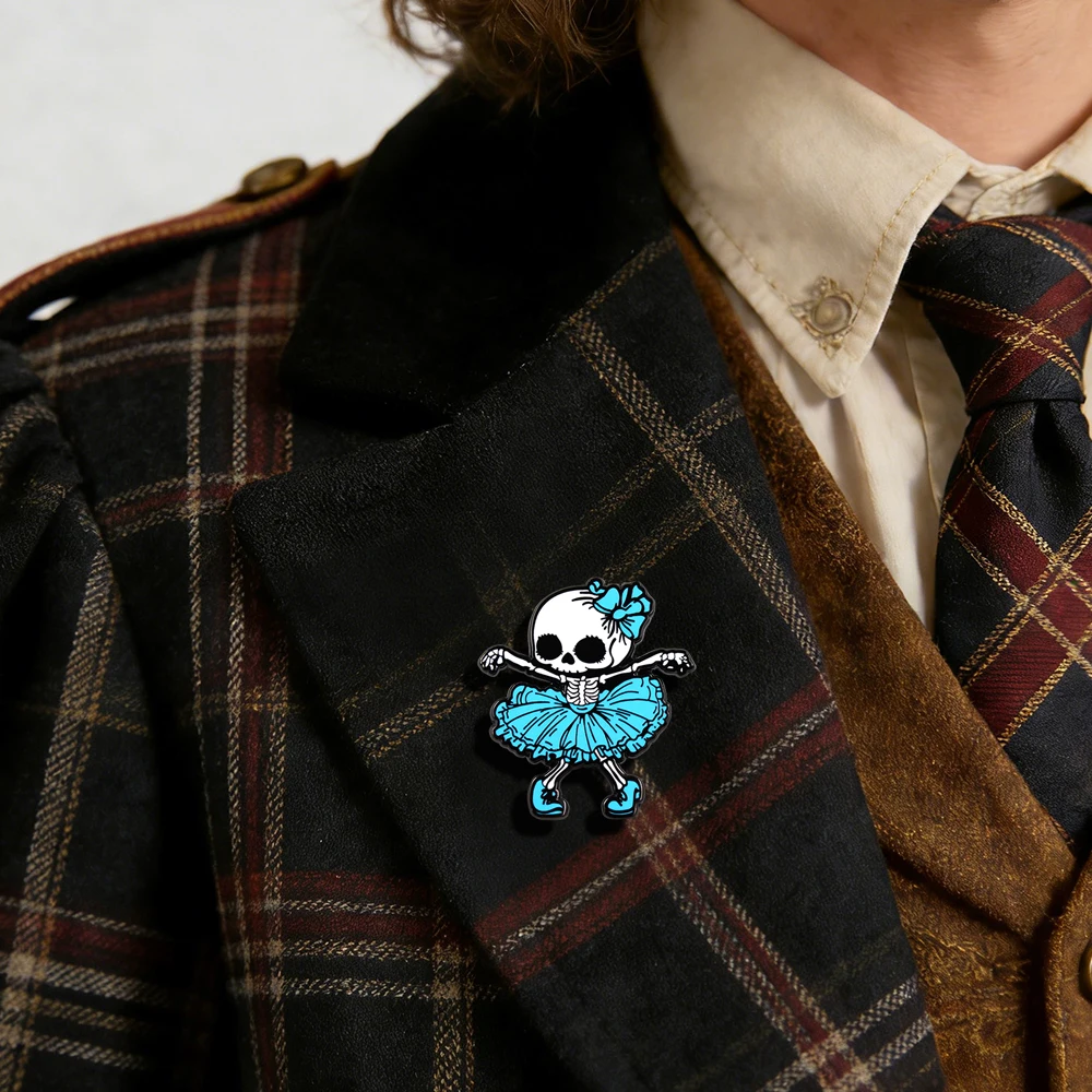 Niedliche gotische blaue Skelett-Ballerina-Emaille-Brosche, Halloween-Thema, gruselig-süße Ballett-Anstecknadel, Rucksack- und Hut-Accessoire, Kunstgeschenk für Freunde – Detail 11
