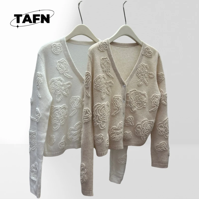 

25 Popular European and American Style Wool Warm Banquet Luxury Women's Sweater Flower Print High-End Temperament A25065