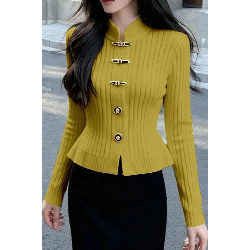 เสื้อถักไหมพรม คอลเลคชั่นฤดูใบไม้ร่วง 2025 สำหรับผู้หญิง ดีไซน์ต่อผ้า คอตั้ง แฟชั่น สีพื้น เรียบหรู ทรงเข้ารูป แขนยาว