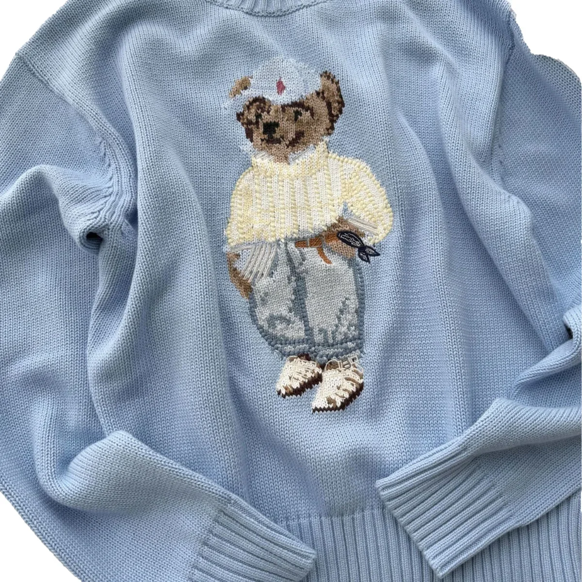 ​ ​ Suéter de malha de algodão macio 2025, top feminino com gola redonda bordado de urso, pulôver casual aconchegante, roupa confortável de outono e inverno ​ ​