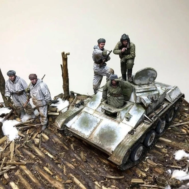 

1/35 Scale Die-Cast Resin Model Kit WWII Russian Tank Crew and Scouts 5 Figures (No Tank) Unassembled Unpainted
