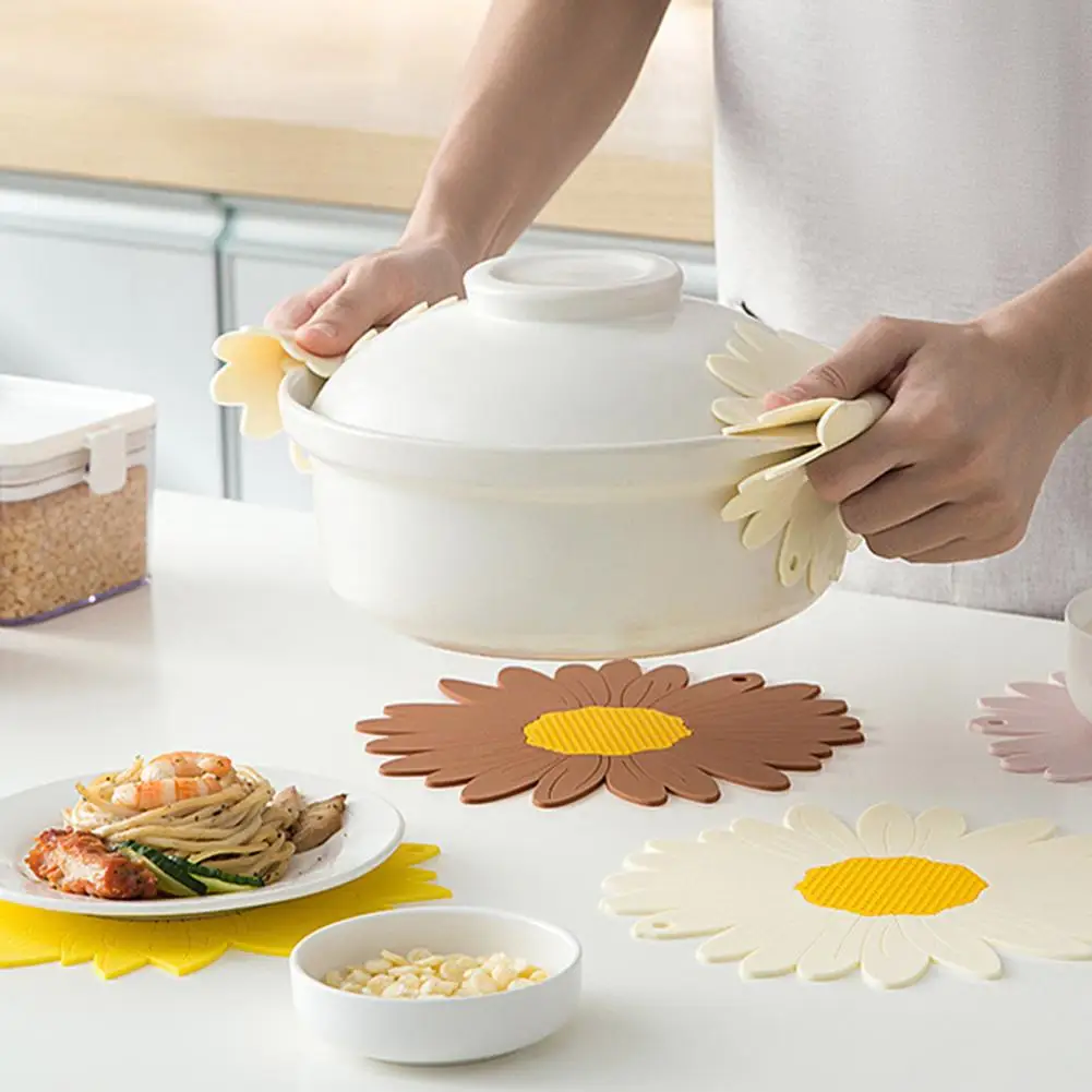 Anti-deformation Kitchen Mat Flower Silicone Coaster Waterproof Heat-resistant Non-slip Table for Countertop for Drink