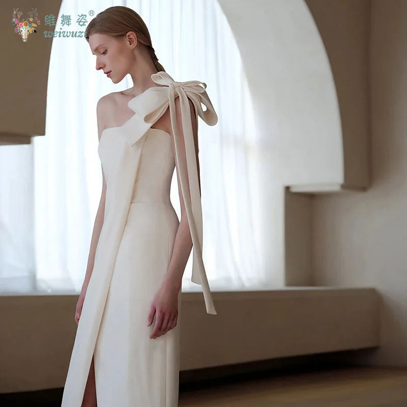 ホワイトブライダル婚約ドレスワンショルダーリボンストラップレスバックジッパーハイサイドスプリット宴会セレモニーボールイブニングドレス