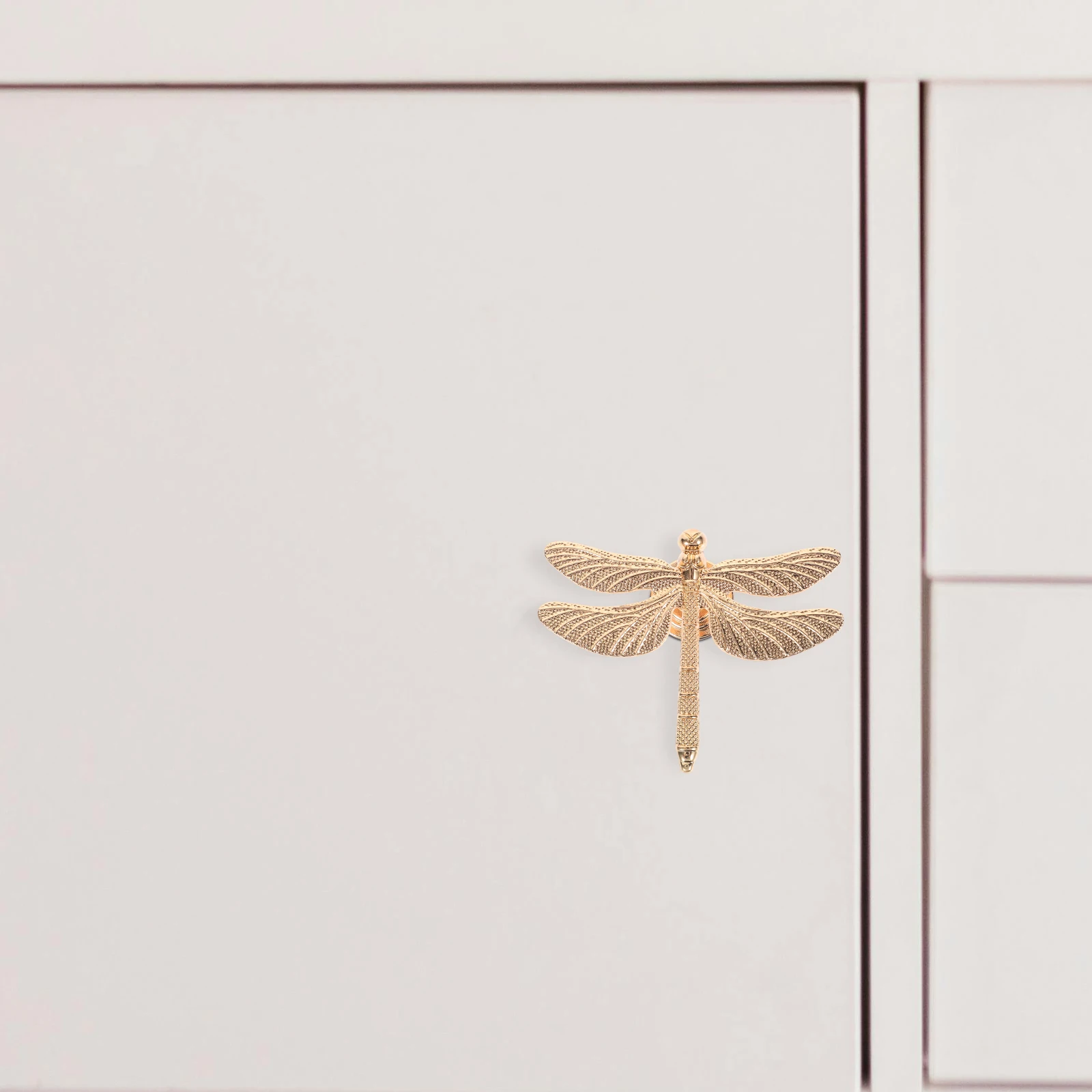 

Alloy Dragonfly Cabinet Knobs Golden Single Hole Animal Series Drawer Pulls Furniture Handles Modern Style Cupboard Decorative