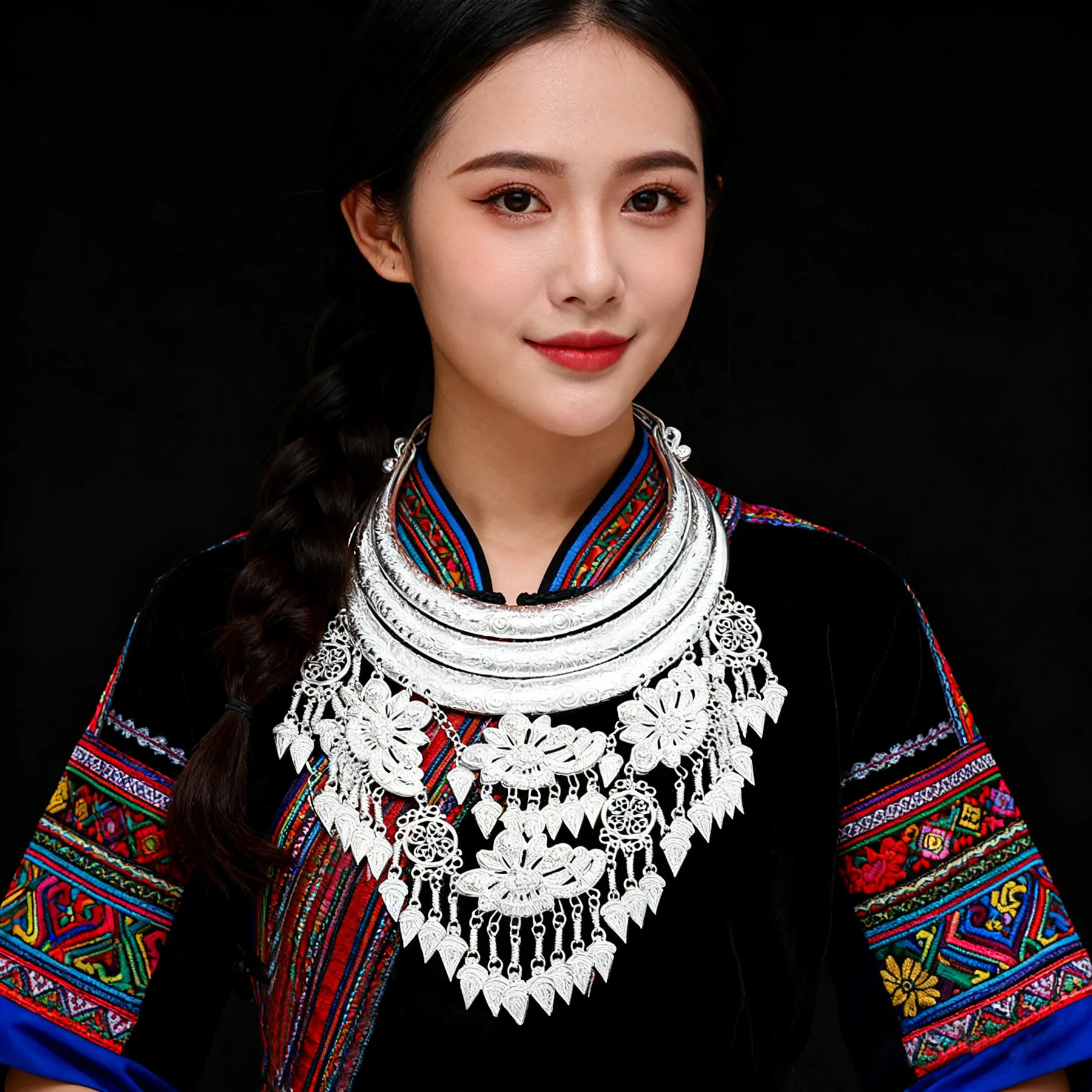 Traditional Miao Silver Plated Chains Flower Pendant Necklace Collar Ethnic Bride Wedding Party Moon Choker Necklaces Jewelry