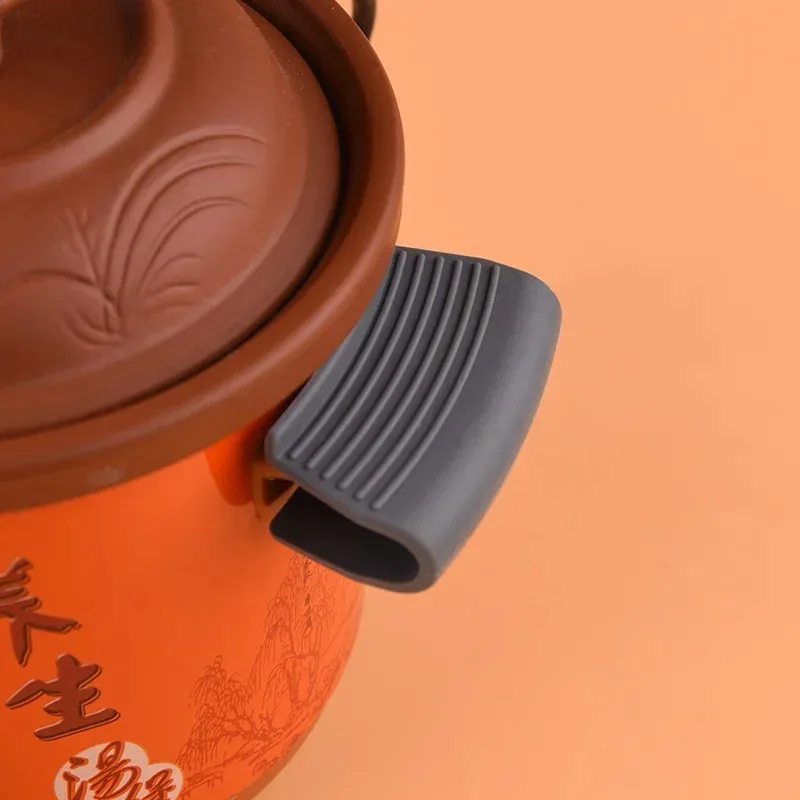 Non-Slip Pot Handle Silicone Grip PadSilicone Grey and Off-White Environmentally Friendly MaterialHeat Insulation