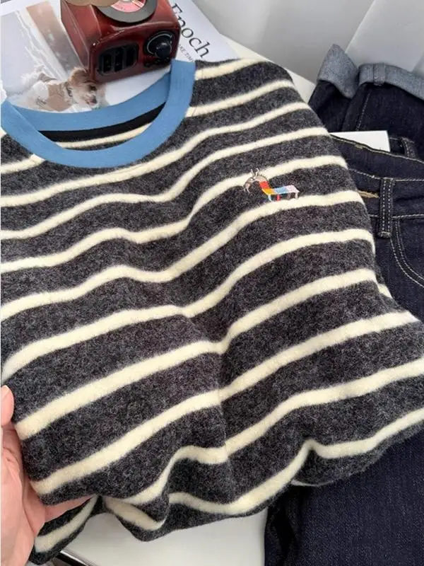 

Ретро-американская плюшевая женская футболка с длинным рукавом в стиле колор-блок и полоску, базовая модель, осенне-зимняя, флисовая, свободного кроя, в стиле «ленивый шик»