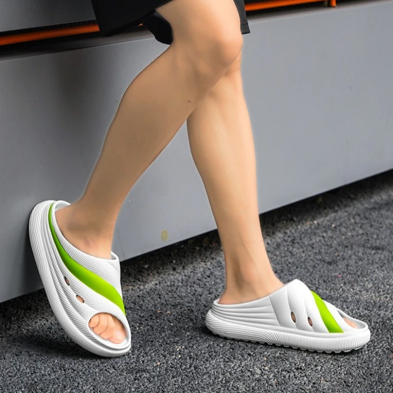 

Summer Lightweight Men's Sandals with Color-blocked and Simple Line Design New Type of Wearable Lightweight Anti-slip Sandals