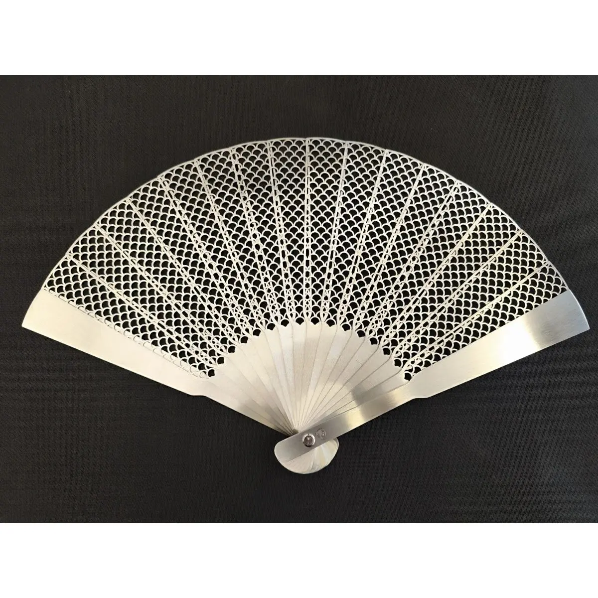 Metal Fan Folding Fan Taiji Kung Fu Hollow Dragon Scale Good-looking Gift for Friends High-End Self-Defense Supplies Props