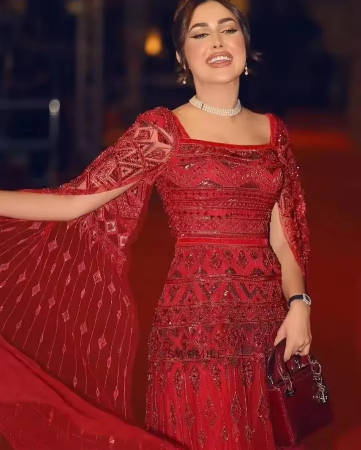 

2026 Саудовское роскошное красное арабское вечернее платье с накидкой на рукавах, женские свадебные платья для гостей по индивидуальному заказу