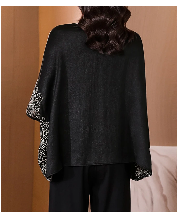 2024 Spring/Summer New Black Silk Satin Embroidered Top Women's O-Neck Bat Shirt Loose Large Mom Dress Slim T-shirt