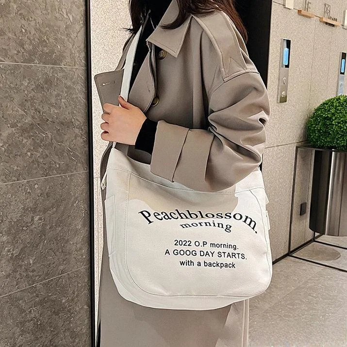 

Large Capacity Canvas Crossbody Bag Women's Travel Shoulder Bag Fashionable Versatile High-End Feelings 2026 New Style