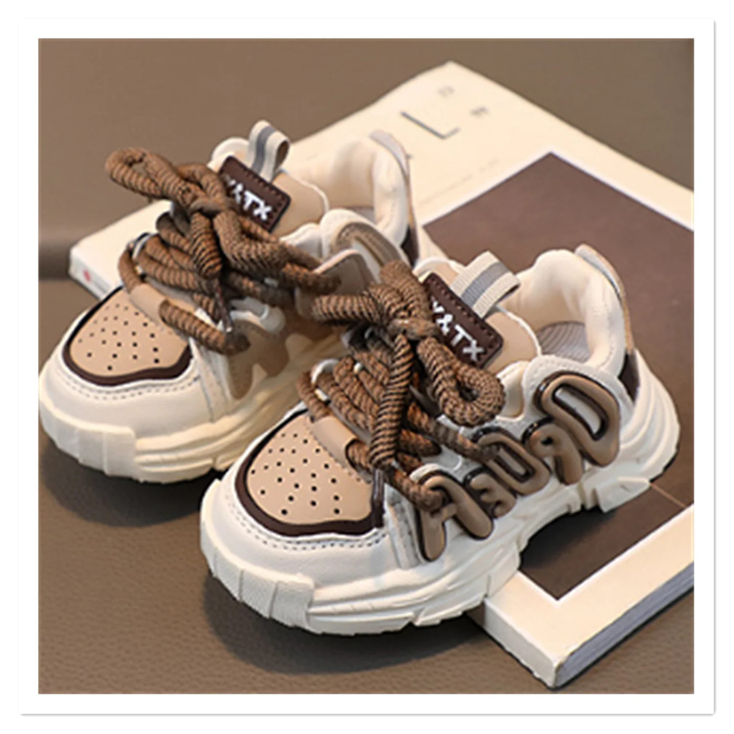 Zapatos deportivos para niños y niñas, calzado para Padre y Niño, versión coreana, marca de moda, letras, exteriores, ca, otoño