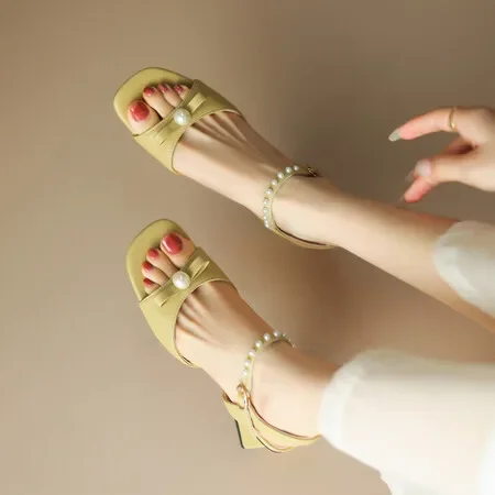 

Oversize Large size sandals for women and ladies Simple thick heeled sandals with pearl decoration design