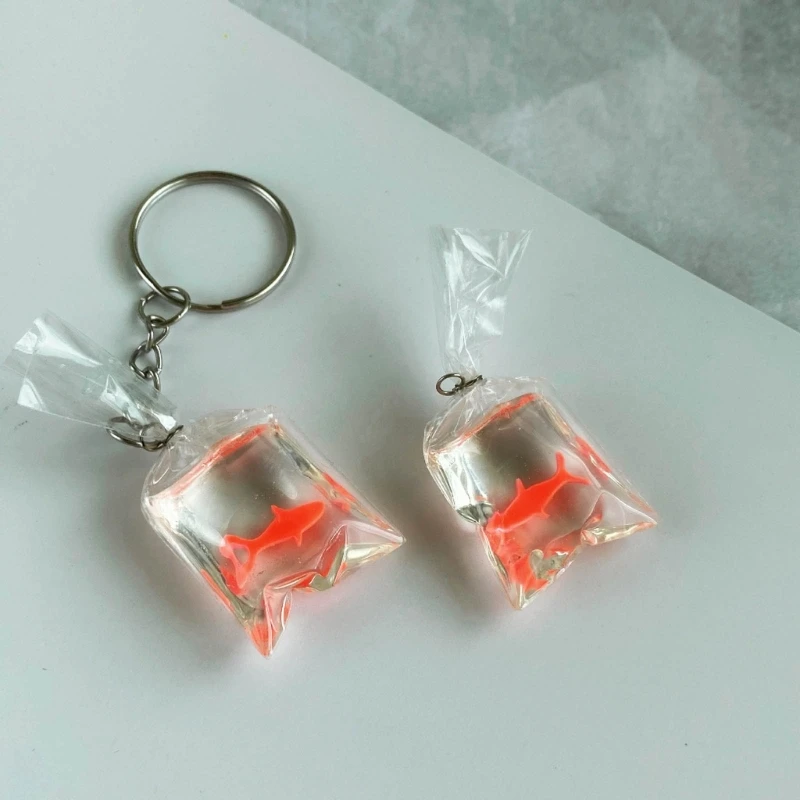 透明な世界に泳ぐ金魚：アクリル金魚水袋キーホルダーの選び方とコーディネート術