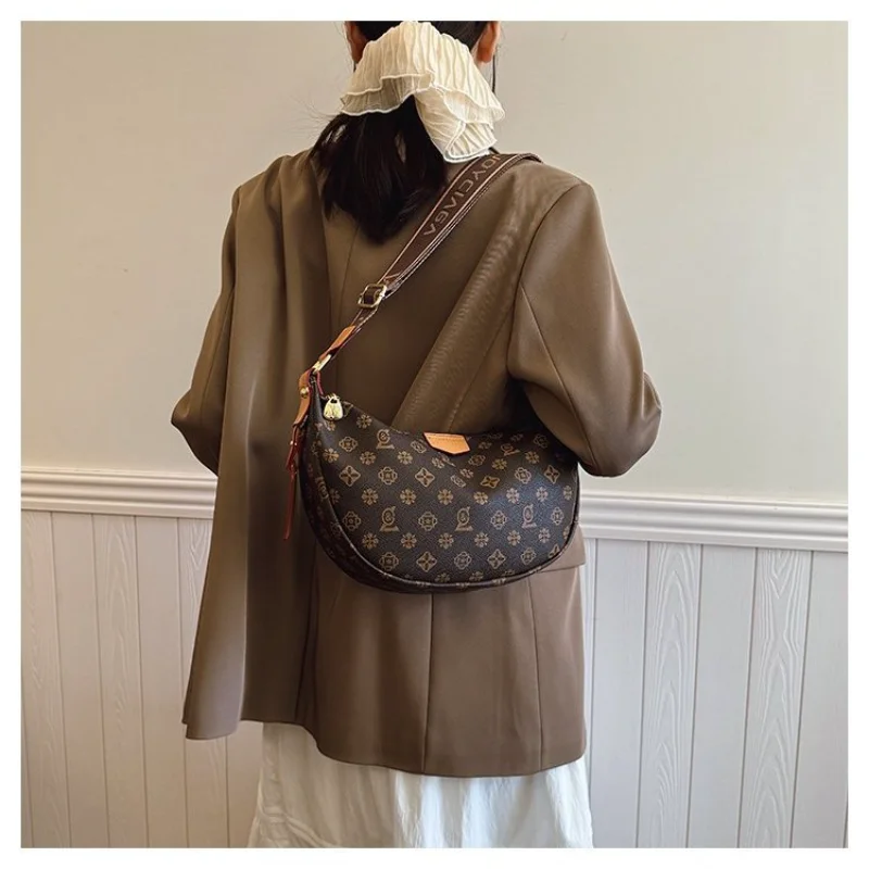 ​ Sac Hobo Vintage spacieux pour femmes 2025, sac à main à bandoulière multifonctionnel imprimé Signature, fourre-tout à large sangle pour le travail ​