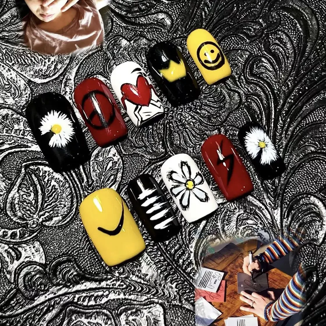 

E-STRONG GDhand-painted nail art features a high level of appearance,fashionable and simple in style,and makes hands look white