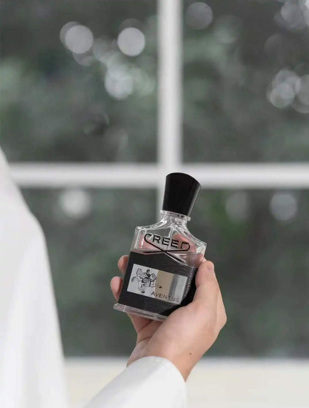 عطر كريد افينتوس الرجالي 100 مل/3.4 أونصة] عبارة عن طبقة من العطر، مما يعكس النمط الكبير. شرح أسلوب الرجال.