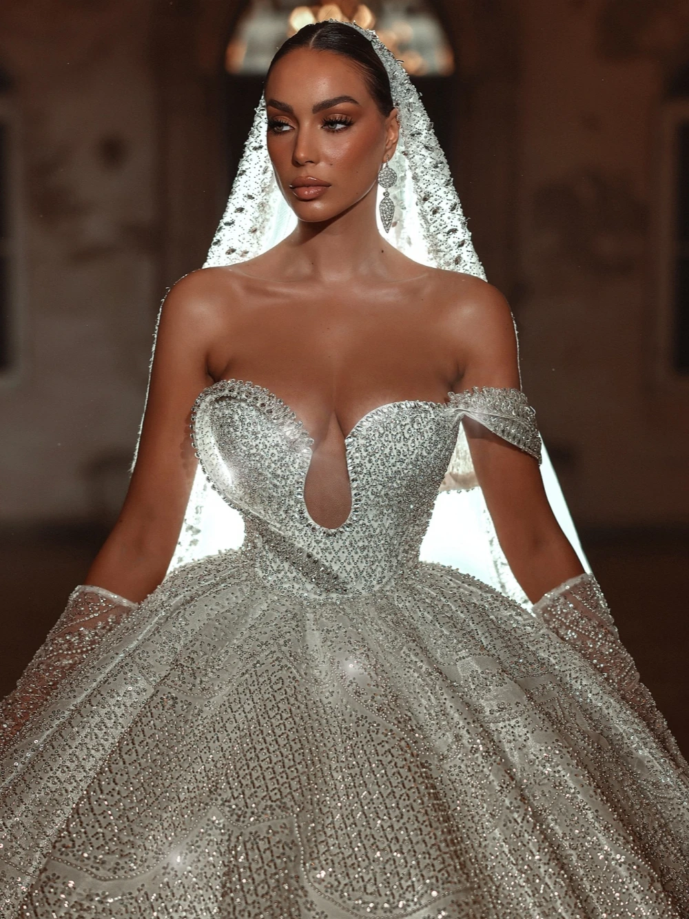 Vestido de novia elegante con escote en forma de corazón, vestido de baile con lentejuelas y perlas glamurosas, ropa de novia romántica personalizada para mujer 2025
