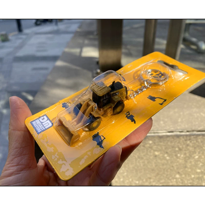 

DM 85986 CAT 950M Wheel Loader Construction Vehicle Mini Model Keychain