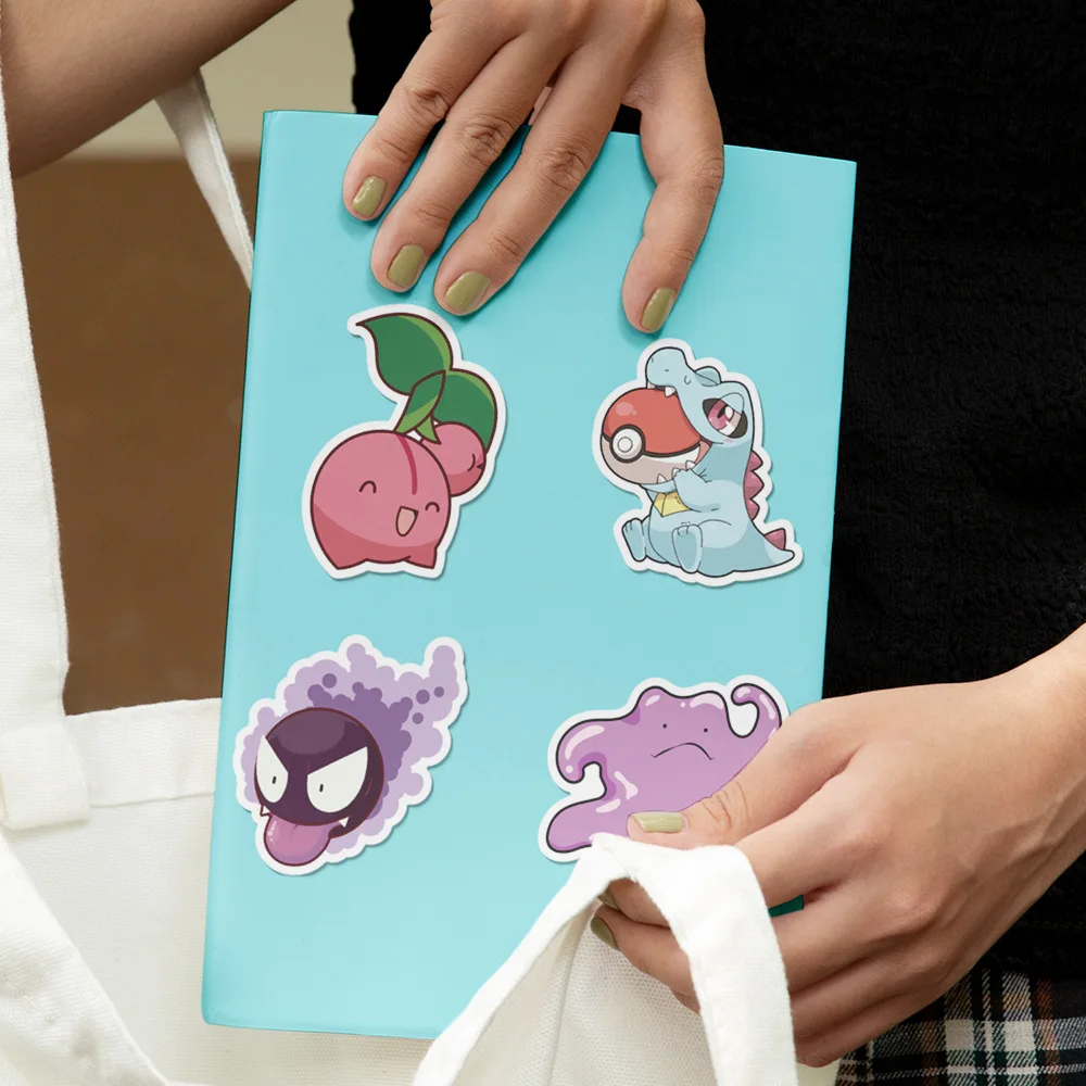 50 pçs kawaii pikachu pokemon adesivos para portátil telefone mala skate guitarra bonito dos desenhos animados adesivos presente do miúdo brinquedos